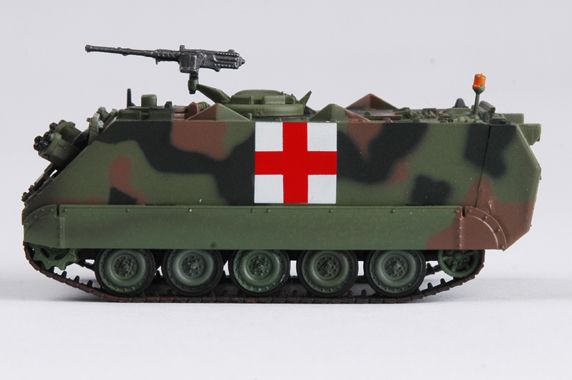 Easy Model 1/72 M113A2 - Red Cross