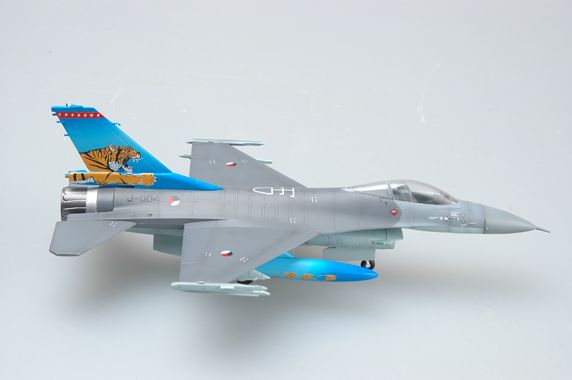 Easy Model 1/72 F-16A J-004 NTAF "TIGER MEET"