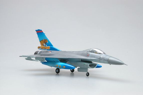 Easy Model 1/72 F-16A J-004 NTAF "TIGER MEET"