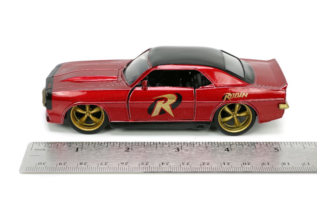 Jada 1/32 "Hollywood Rides" DC Comics 1969 Chevy Camaro w/Robin