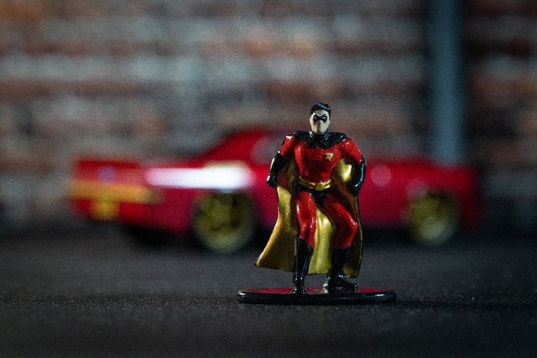 Jada 1/32 "Hollywood Rides" DC Comics 1969 Chevy Camaro w/Robin