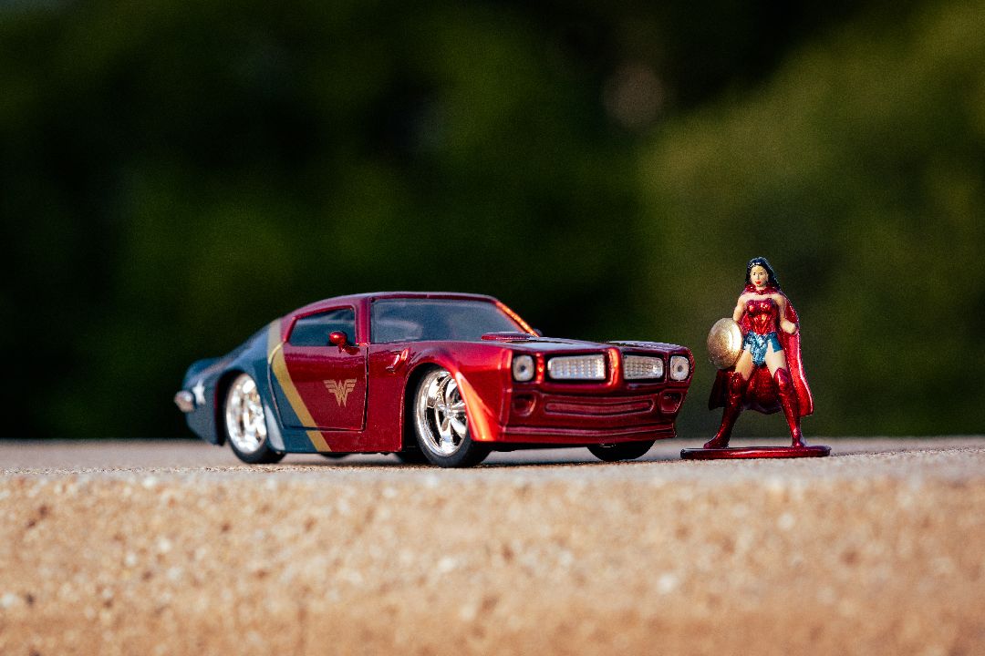 Jada 1/32 1972 Pontiac Firebird with Wonder Woman