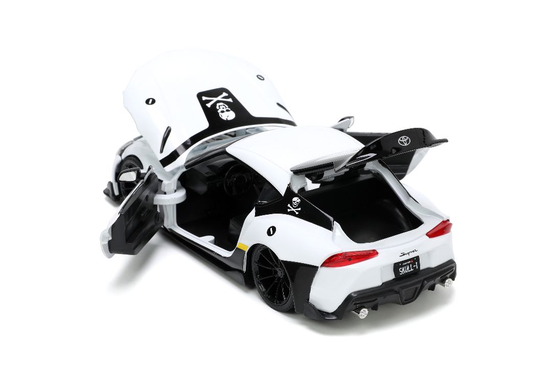 Jada 1/24 "Hollywood Rides" Robotech 2020 Supra with Roy Fokker