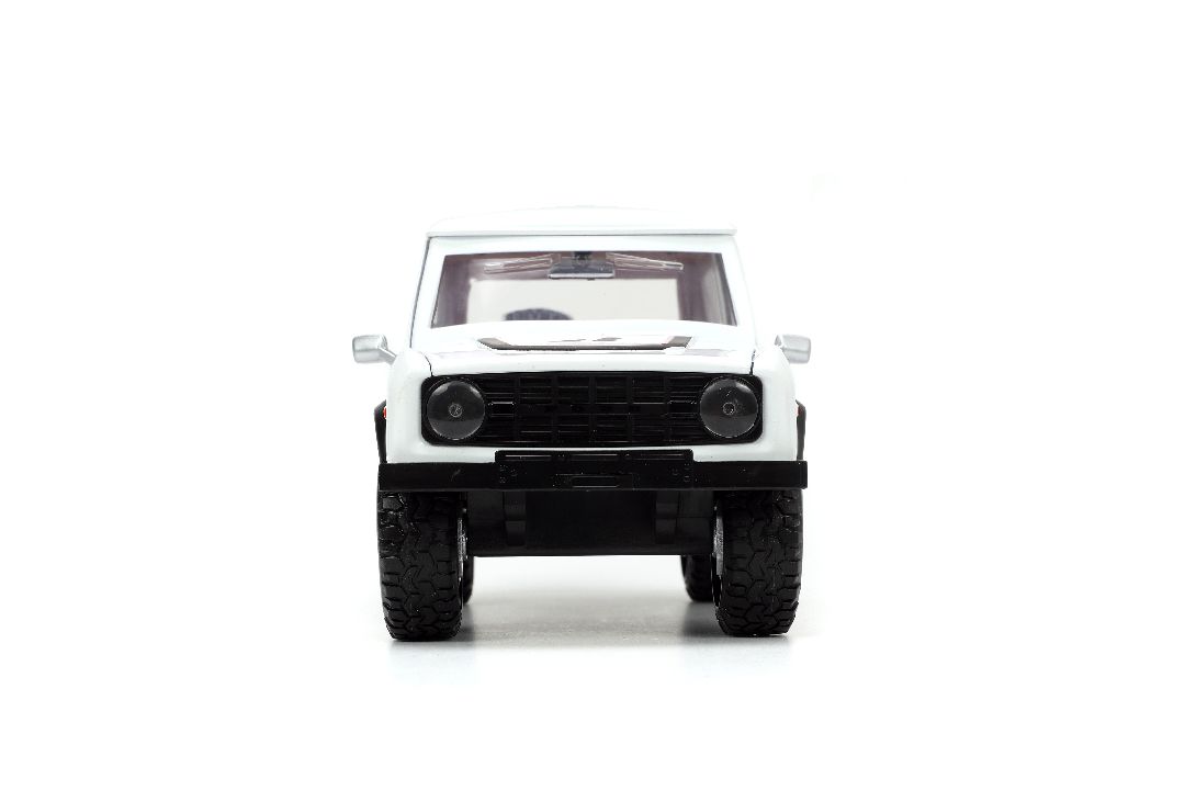 Jada 1/24 "Just Trucks" with Rack 1973 Ford Bronco-Glossy White