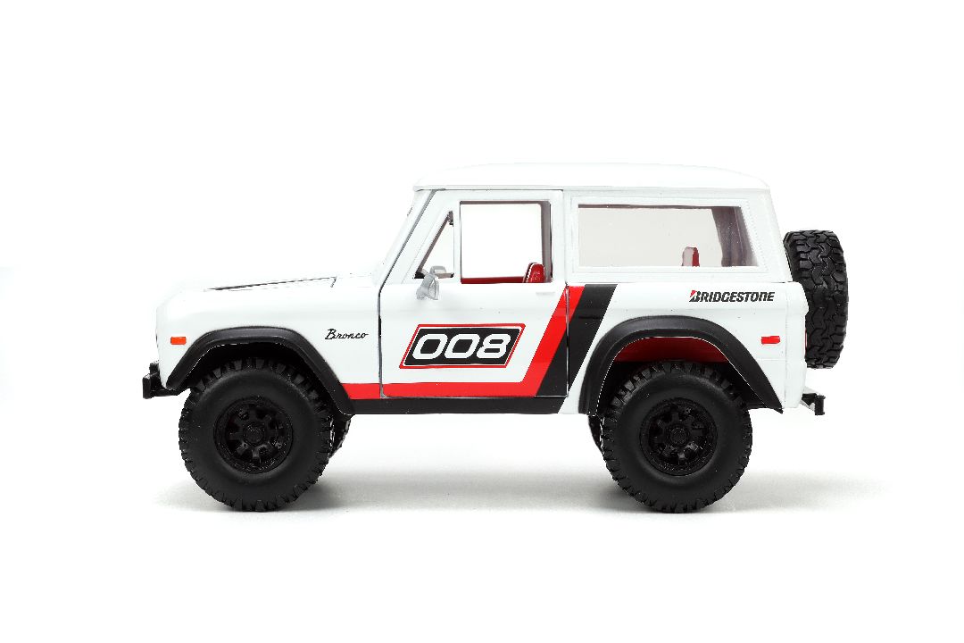 Jada 1/24 "Just Trucks" with Rack 1973 Ford Bronco-Glossy White