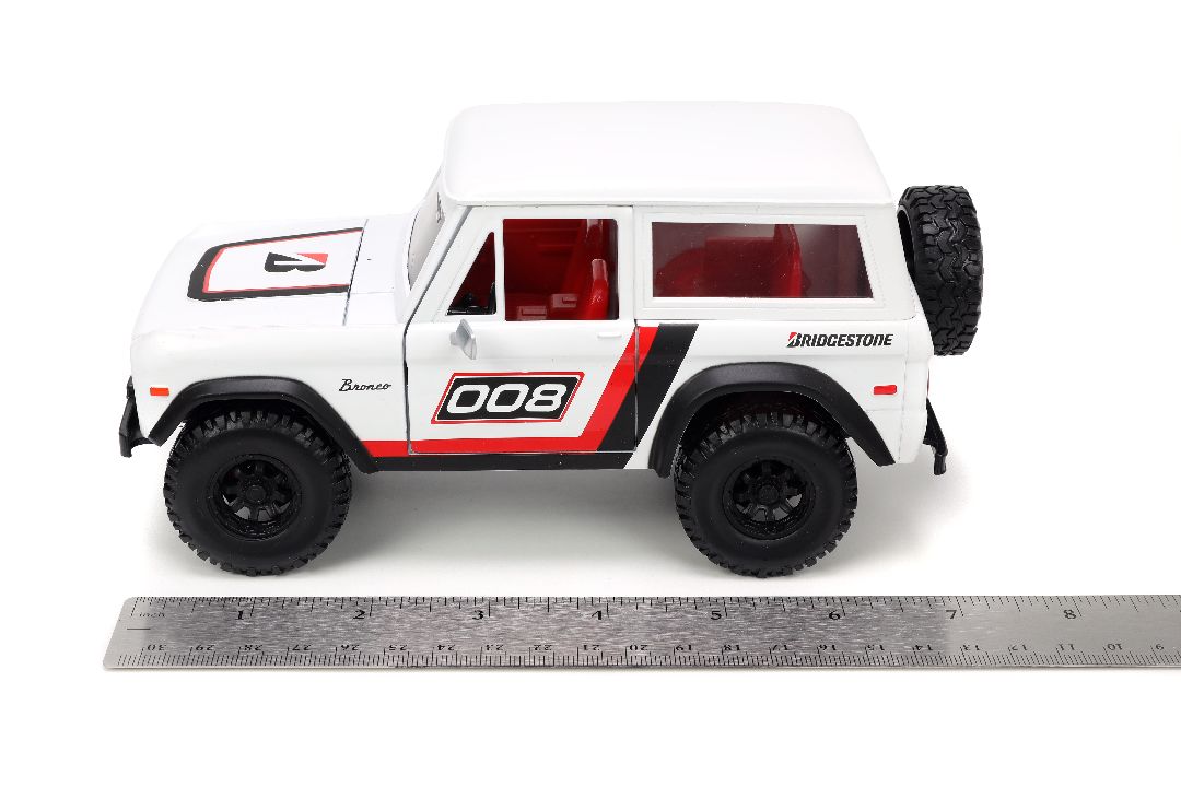 Jada 1/24 "Just Trucks" with Rack 1973 Ford Bronco-Glossy White