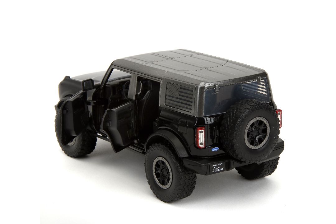 Jada 1/24 "Just Trucks" - 2021 Ford Bronco w/ Rack