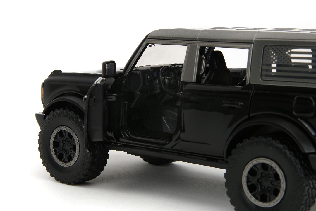 Jada 1/24 "Just Trucks" - 2021 Ford Bronco w/ Rack