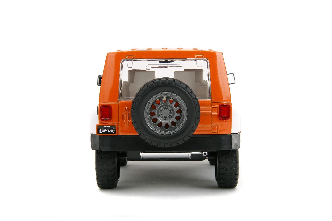 Jada 1/24 "Hollywood Rides" 2007 Jeep Wrangler with Orange M&M