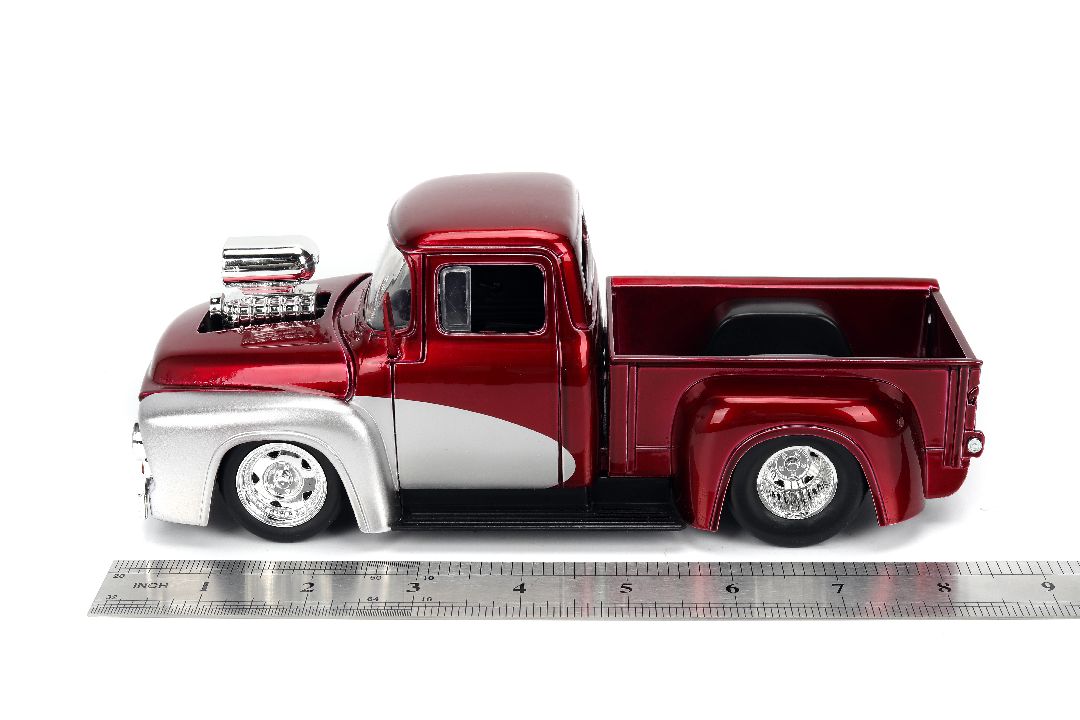 Jada 1/24 "Just Trucks" w/ Gas Pump - 1956 Ford F100