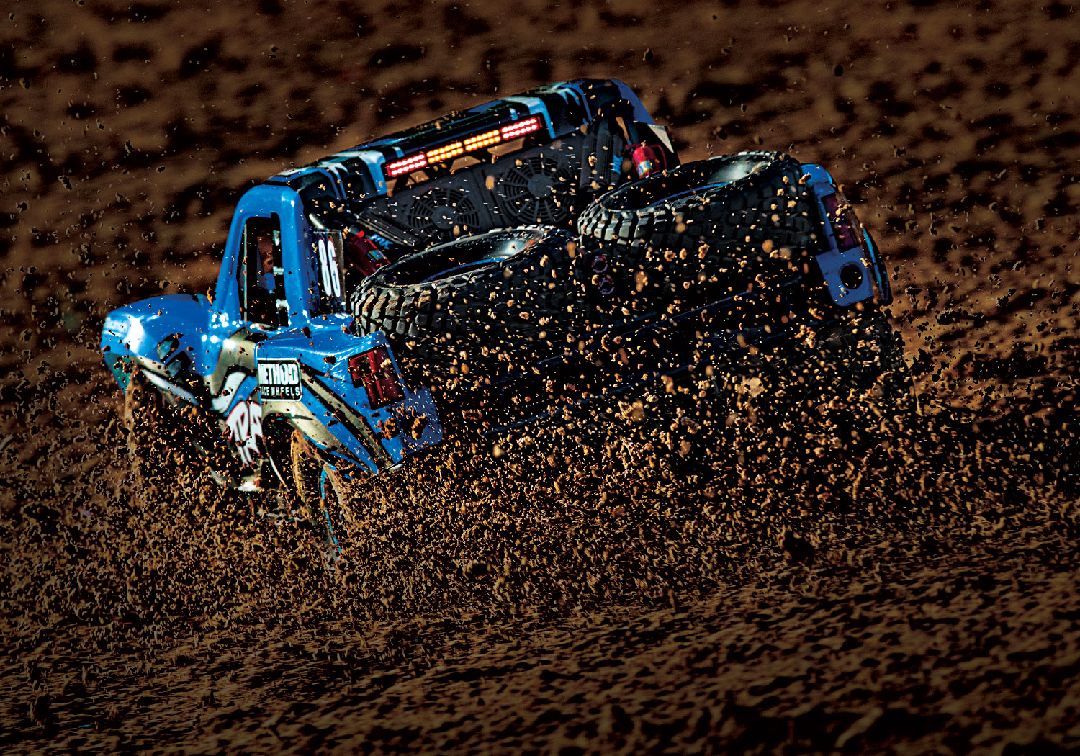 Traxxas Unlimited Desert Racer (UDR) with lights - Blue