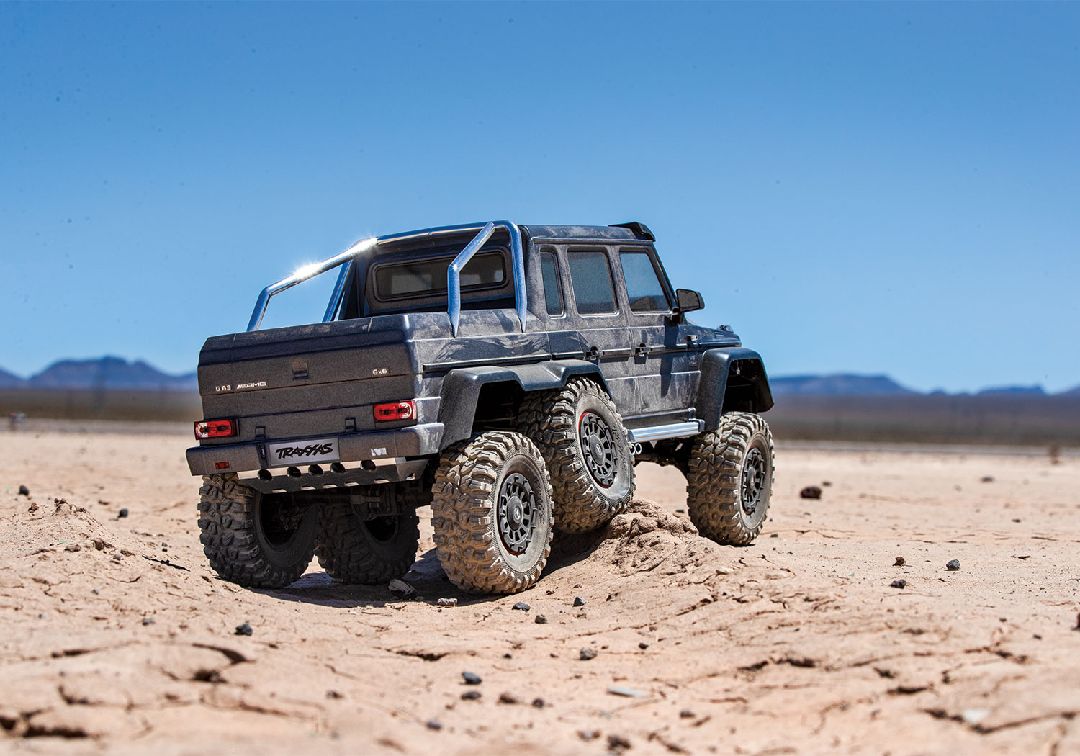 Traxxas TRX-6 Mercedes Benz G63 AMG 6x6 clipless body - Black