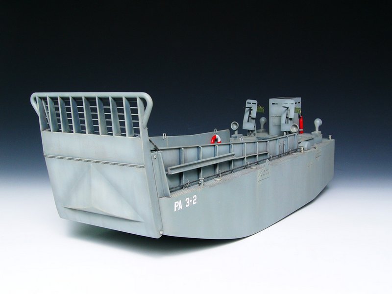 Trumpeter 1/35 WW II US Navy LCM(3) Landing craft